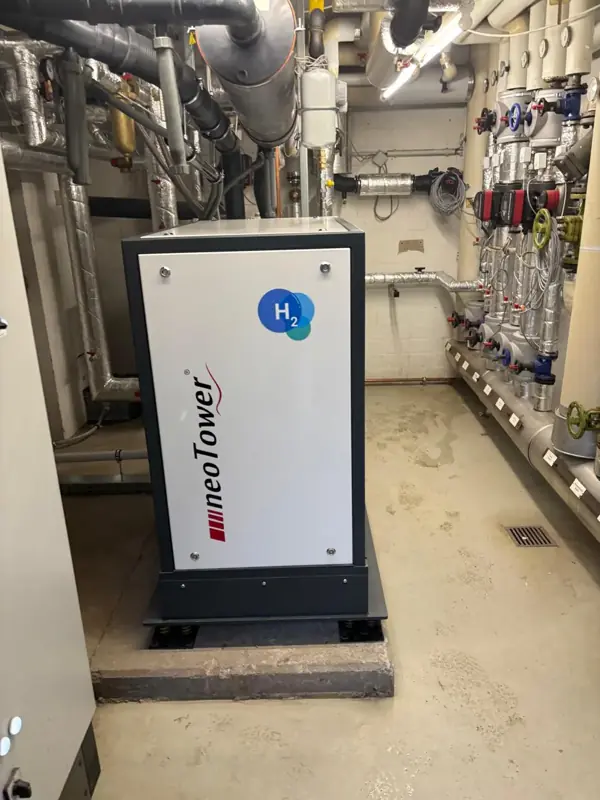 Kompakt-BHKW neoTower im Technikraum
